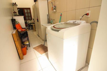 Casa à venda com 253m², 2 quartos e 10 vagas Casa à venda com 253m², 2 quartos e 10 vagasÁrea de Serviço