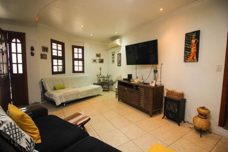 Casa à venda com 253m², 2 quartos e 10 vagas Casa à venda com 253m², 2 quartos e 10 vagasSala