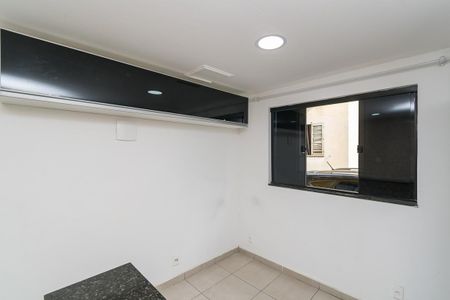 Casa de condomínio para alugar com 40m², 1 quarto e sem vagaSala
