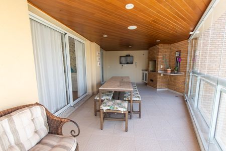 Apartamento para alugar com 343m², 4 quartos e 5 vagasVaranda