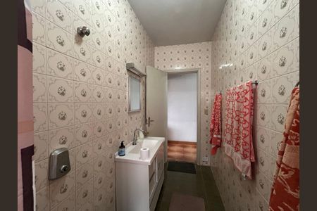 Casa à venda com 170m², 3 quartos e 4 vagasBanheiro 2