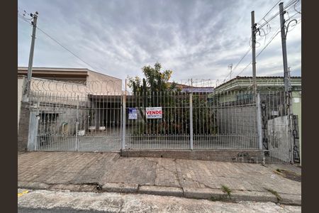 Casa à venda com 170m², 3 quartos e 4 vagasFachada