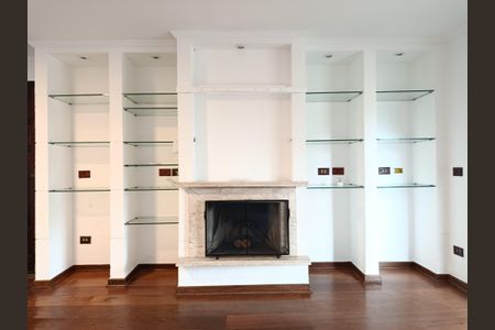 Casa à venda com 250m², 4 quartos e 3 vagas Casa à venda com 250m², 4 quartos e 3 vagasSala