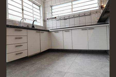 Casa à venda com 250m², 4 quartos e 3 vagas Casa à venda com 250m², 4 quartos e 3 vagasCozinha