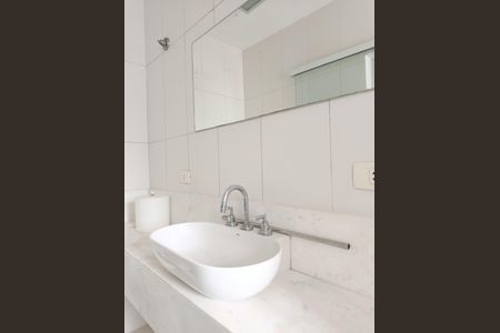 Casa à venda com 250m², 4 quartos e 3 vagas Casa à venda com 250m², 4 quartos e 3 vagasBanheiro da Edícula