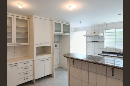 Casa à venda com 250m², 4 quartos e 3 vagas Casa à venda com 250m², 4 quartos e 3 vagasCozinha