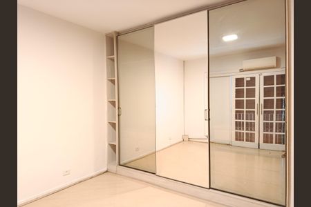 Casa à venda com 250m², 4 quartos e 3 vagas Casa à venda com 250m², 4 quartos e 3 vagasSuíte 1