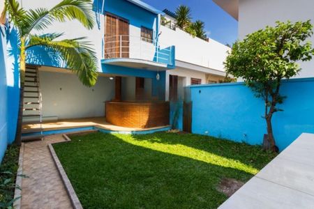 Casa à venda com 250m², 4 quartos e 3 vagas Casa à venda com 250m², 4 quartos e 3 vagasQuintal