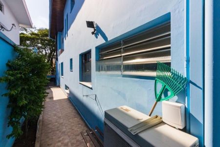 Casa à venda com 250m², 4 quartos e 3 vagas Casa à venda com 250m², 4 quartos e 3 vagasCorredor