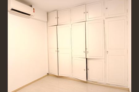 Casa à venda com 250m², 4 quartos e 3 vagas Casa à venda com 250m², 4 quartos e 3 vagasSuíte 2