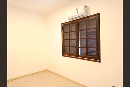 Casa à venda com 250m², 4 quartos e 3 vagas Casa à venda com 250m², 4 quartos e 3 vagasQuarto