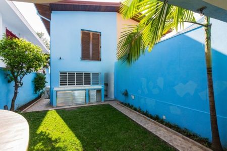 Casa à venda com 250m², 4 quartos e 3 vagas Casa à venda com 250m², 4 quartos e 3 vagasQuintal