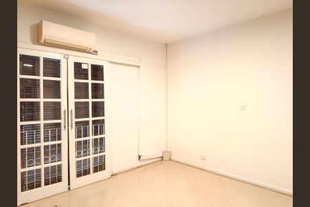 Casa à venda com 250m², 4 quartos e 3 vagas Casa à venda com 250m², 4 quartos e 3 vagasSuíte 1