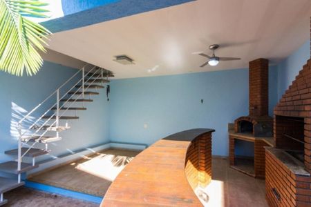 Casa à venda com 250m², 4 quartos e 3 vagas Casa à venda com 250m², 4 quartos e 3 vagasÁrea comum - Churrasqueira