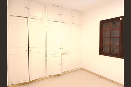 Casa à venda com 250m², 4 quartos e 3 vagas Casa à venda com 250m², 4 quartos e 3 vagasSuíte 2