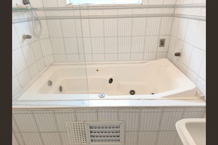 Casa à venda com 250m², 4 quartos e 3 vagas Casa à venda com 250m², 4 quartos e 3 vagasBanheiro da Suíte 1