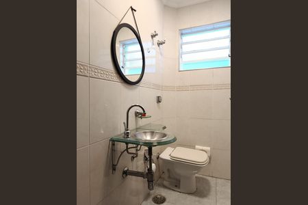 Casa à venda com 250m², 4 quartos e 3 vagas Casa à venda com 250m², 4 quartos e 3 vagasLavabo