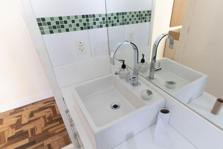Apartamento à venda com 70m², 2 quartos e 1 vaga Apartamento à venda com 70m², 2 quartos e 1 vagaBanheiro