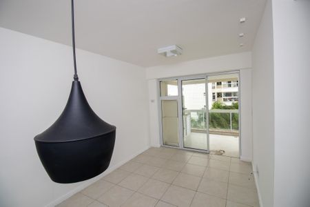 Sala de apartamento à venda com 2 quartos, 68m² em Recreio dos Bandeirantes, Rio de Janeiro