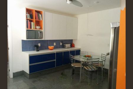 Casa de condomínio à venda com 440m², 5 quartos e 4 vagas