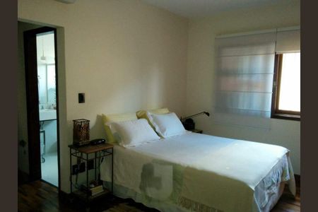 Casa de condomínio à venda com 440m², 5 quartos e 4 vagas