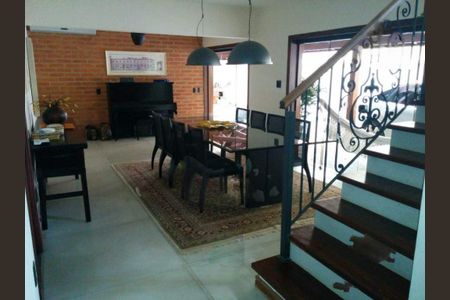 Casa de condomínio à venda com 440m², 5 quartos e 4 vagas