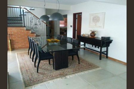 Casa de condomínio à venda com 440m², 5 quartos e 4 vagas