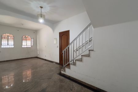 Casa à venda com 172m², 3 quartos e 2 vagasSala