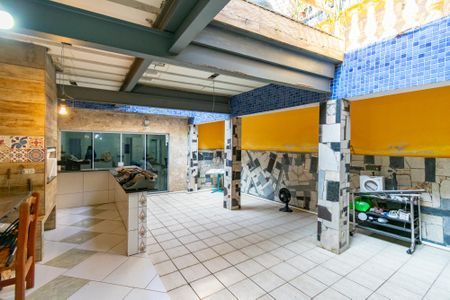 Casa à venda com 262m², 4 quartos e 2 vagasChurrasqueira