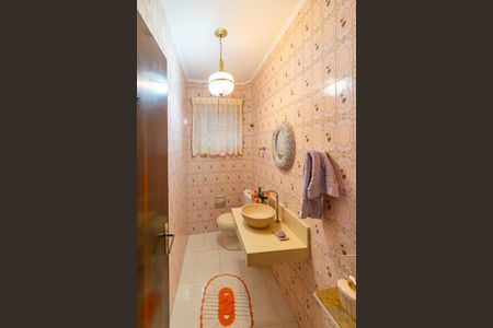 Casa à venda com 262m², 4 quartos e 2 vagasLavabo