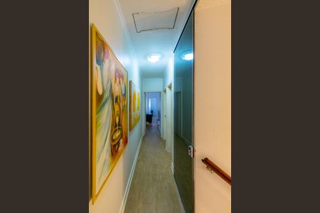 Casa à venda com 262m², 4 quartos e 2 vagasCorredor