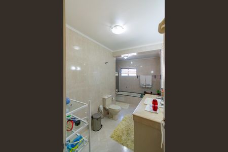 Casa à venda com 262m², 4 quartos e 2 vagasBanheiro da Suíte 2 