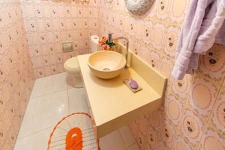 Casa à venda com 262m², 4 quartos e 2 vagasLavabo