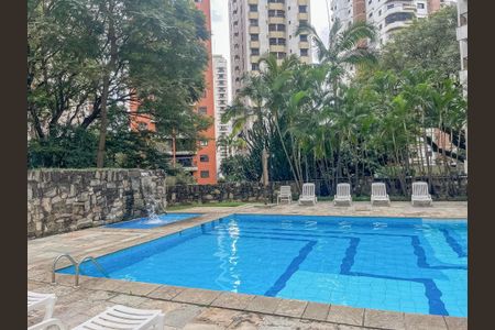 Apartamento à venda com 130m², 3 quartos e 2 vagas Apartamento à venda com 130m², 3 quartos e 2 vagasÁrea comum - Piscina