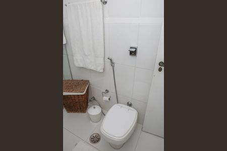 Apartamento à venda com 130m², 3 quartos e 2 vagas Apartamento à venda com 130m², 3 quartos e 2 vagasBanheiro da Suíte