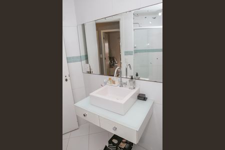 Apartamento à venda com 130m², 3 quartos e 2 vagas Apartamento à venda com 130m², 3 quartos e 2 vagasBanheiro Social