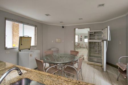 Apartamento para alugar com 98m², 2 quartos e 1 vagaÁrea comum - Salão de festas
