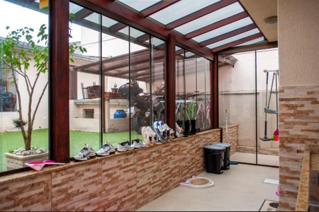 Casa à venda com 190m², 2 quartos e 5 vagas Casa à venda com 190m², 2 quartos e 5 vagasArea de serviço