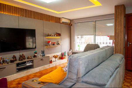 Casa à venda com 190m², 2 quartos e 5 vagas Casa à venda com 190m², 2 quartos e 5 vagasSala