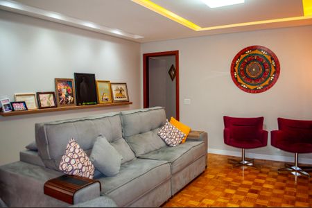 Casa à venda com 190m², 2 quartos e 5 vagas Casa à venda com 190m², 2 quartos e 5 vagasSala