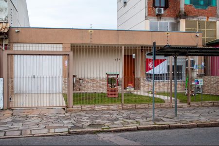 Casa à venda com 190m², 2 quartos e 5 vagas Casa à venda com 190m², 2 quartos e 5 vagasFachada