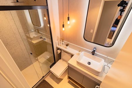 Apartamento à venda com 65m², 2 quartos e 1 vaga Apartamento à venda com 65m², 2 quartos e 1 vagaBanheiro Social