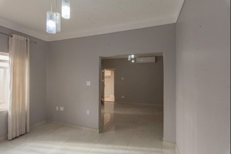 Casa à venda com 138m², 2 quartos e 3 vagasSala