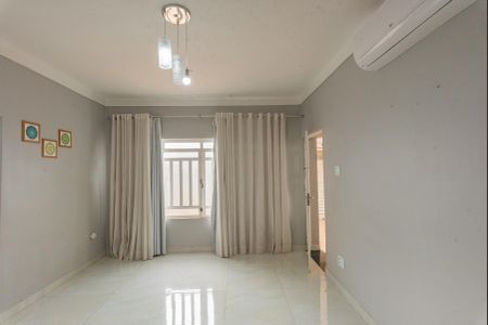 Casa à venda com 138m², 2 quartos e 3 vagasSala