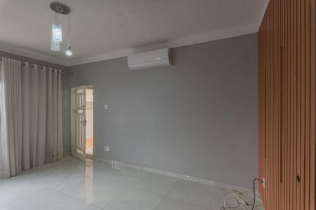Casa à venda com 138m², 2 quartos e 3 vagasSala