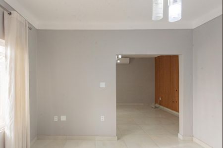 Casa à venda com 138m², 2 quartos e 3 vagasSala