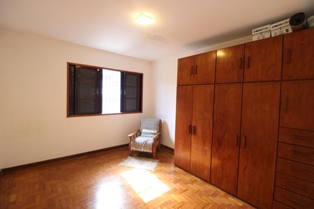 Casa à venda com 186m², 4 quartos e 2 vagasQuarto 1