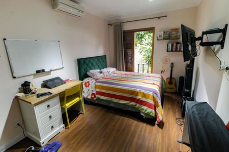 Casa de condomínio à venda com 180m², 3 quartos e 3 vagasQuarto 1