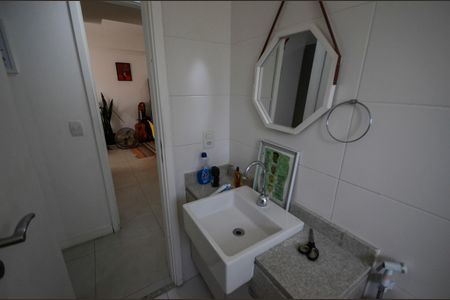 Apartamento à venda com 83m², 2 quartos e 1 vagaBanheiro da Suíte
