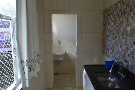 Casa de condomínio para alugar com 180m², 2 quartos e 1 vagaÁrea de Serviço